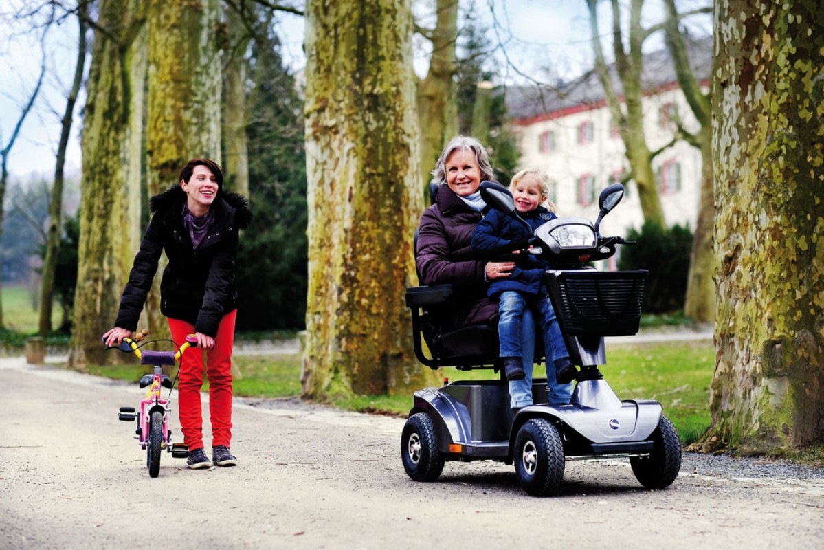 Sterling S425 medium size mobility scooter