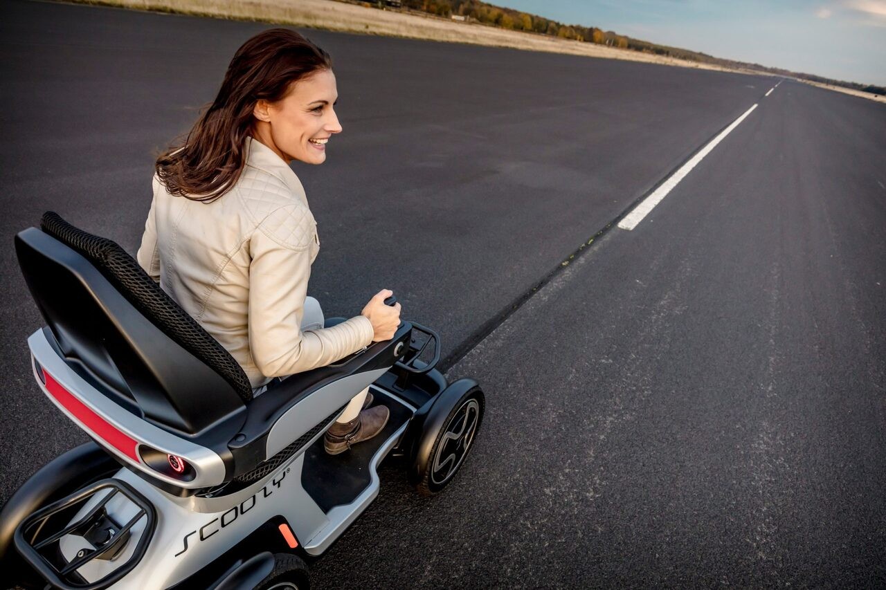 Scoozy C 2WD, the personal electric vehicle with 4 wheels