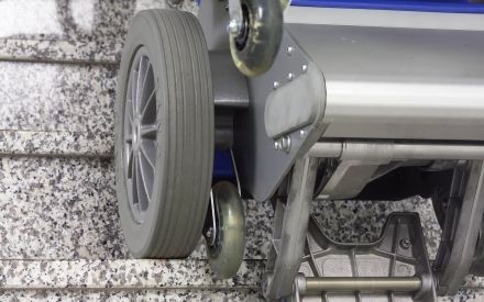 Liftkar PT Universal salvaescaleras portátil para sillas de ruedas